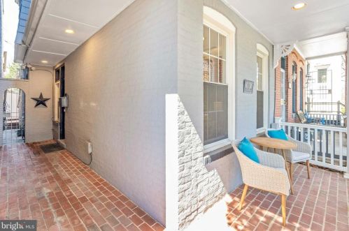 557 15th St, Washington, DC 20004-1006