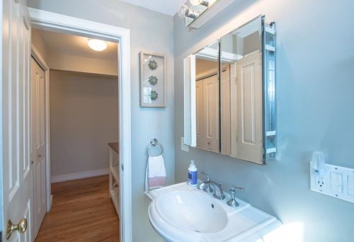 23 Concord Dr, Middletown RI 02842-5251 exterior