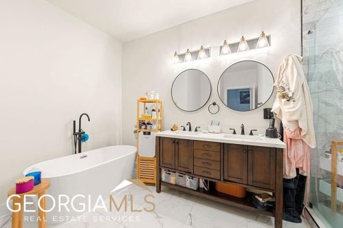 1666 Connally Dr, Atlanta GA 30344-1166 exterior