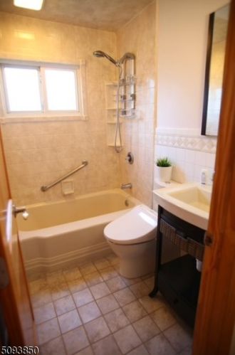 21 Alcott Dr, Livingston NJ  07039-1223 exterior