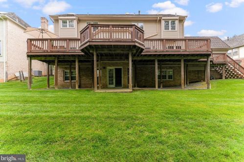 7726 Laurel Leaf Dr, Rockville MD 20854-1768 exterior