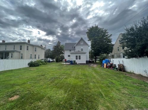 41 Loomis Ave, Windsor CT  06095-2804 exterior