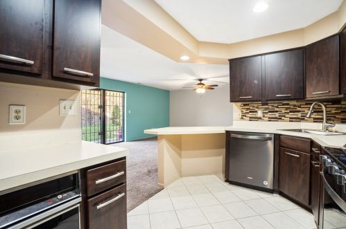 7238 Beacon Hill Dr, Pittsburgh PA 15221-2556 exterior