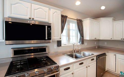 913 6 St, Duluth MN 55806-2303 exterior