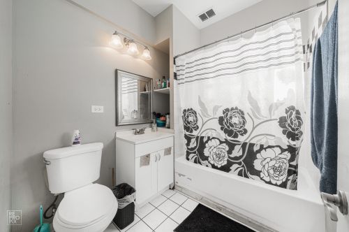 4327 Dickens Ave, Chicago IL 60639-3434 exterior