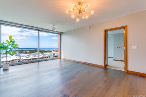 1555 Kapiolani Blvd, Honolulu HI  96814-4553 exterior