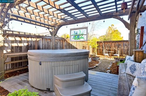 1846 Manzanita Dr, Concord CA  94519-1151 exterior