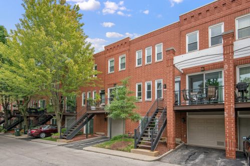 2911 Wolcott Ave, Chicago, IL 60657-4056