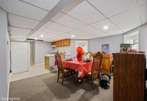 6710 Artesian Ave, Chicago IL 60645-5301 exterior