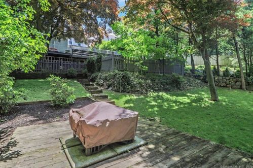 8 Broadview Ter, Norwalk CT 06851-3907 exterior