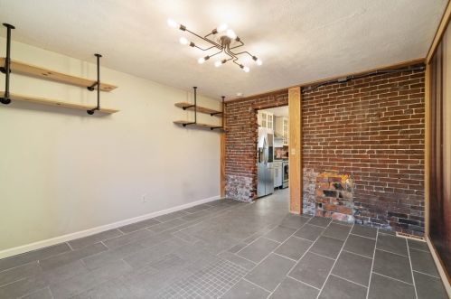 381 Fisk St, Pittsburgh PA 15201-1750 exterior