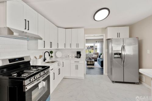 40 Markham Rd, Edison NJ  08817-4129 exterior