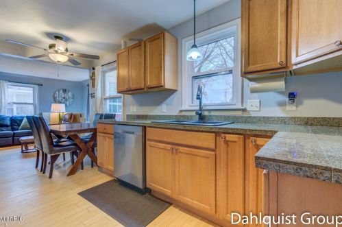 883 Post Rd, Meskegon MI 49441-4045 exterior