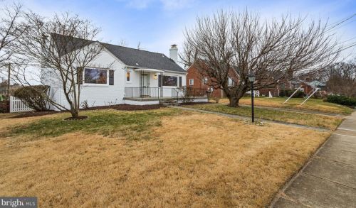 6086 9th St, Arlington, VA 22205-1656