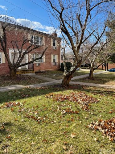 15 York Dr, Edison, NJ 08817-4955