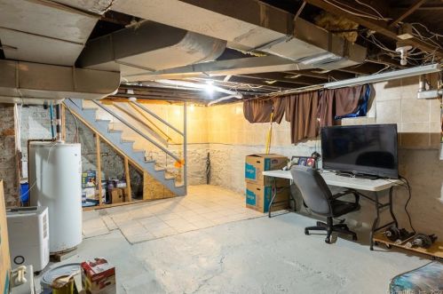 376 Chestnut St, New Britain CT 06051-2309 exterior