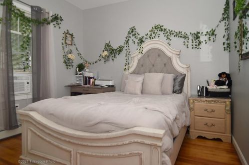 366 Sharon St, Providence RI 02908-2219 exterior