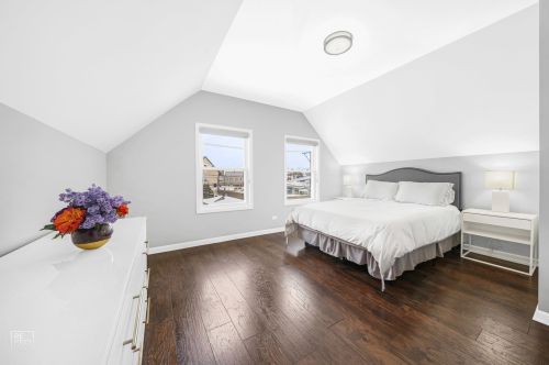 3142 Christiana Ave, Chicago IL 60651-4148 exterior