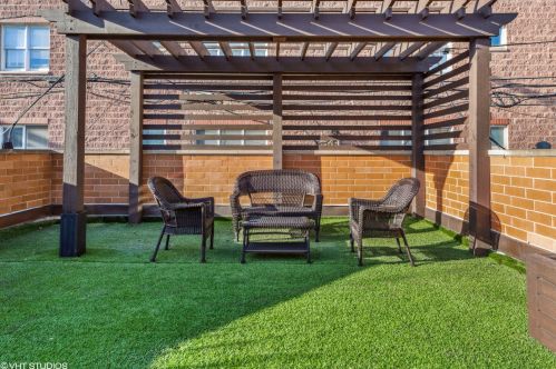 1508 Byron St, Chicago IL 60618-3709 exterior