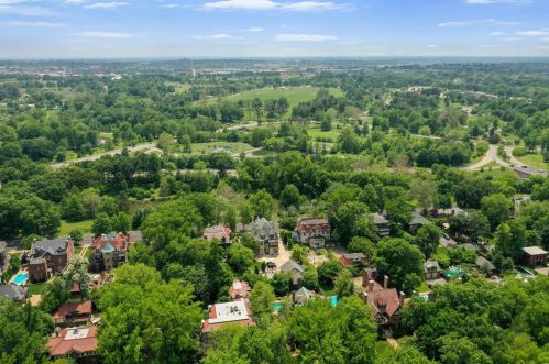 42 Westmoreland Pl, Saint Louis MO 63108-1227 exterior