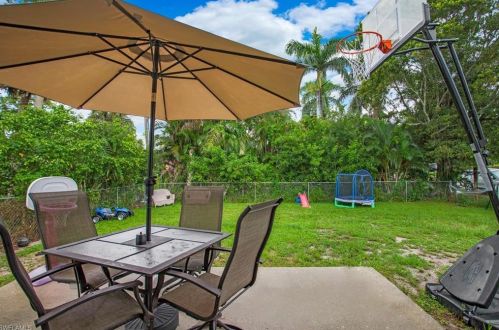 5290 Floridan Ave, Naples FL 34113-7896 exterior