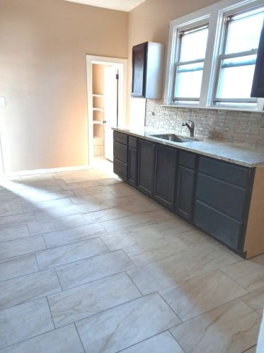 8931 Houston Ave, Chicago IL 60617-3239 exterior