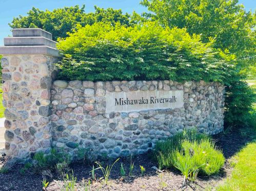 1125 Mishawaka Ave, Mishawaka IN 46544-2416 exterior