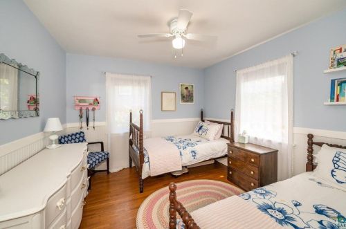 4002 Superior St, Duluth MN 55804-2172 exterior