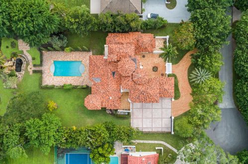 8060 Twin Lk Dr, Boca Raton FL 33496-1945 exterior