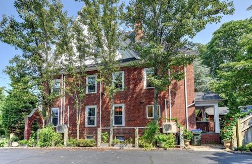 621 Angell St, Providence RI 02906-5553 exterior