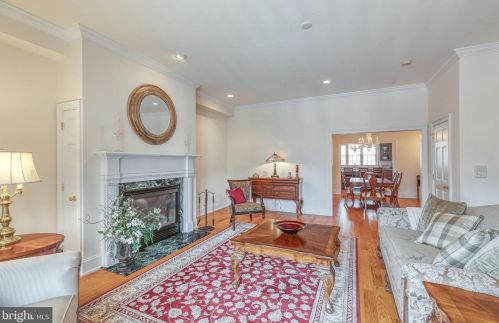 124 Bainbridge St, Philadelphia PA 19147-1866 exterior