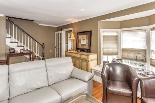 195 Munro Blvd, Valley Stream NY 11581-3439 exterior