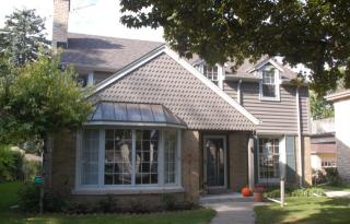 2545 97th St, Milwaukee, WI 53226-1647