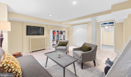 9112 Glenridge Rd, Silver Spring MD 20910-2127 exterior