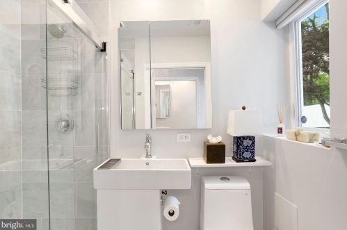 1228 Morningside Ln, Alexandria VA 22308-1042 exterior