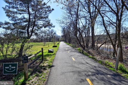 236 Jenkins St, Alexandria VA 22304-4907 exterior