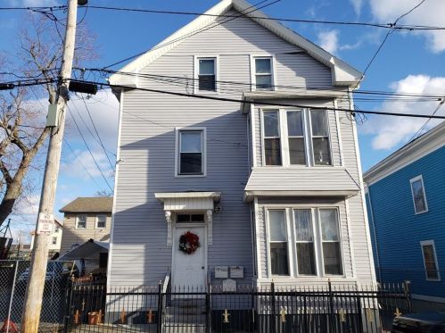 36 Madison St, Providence, RI 02907-2915