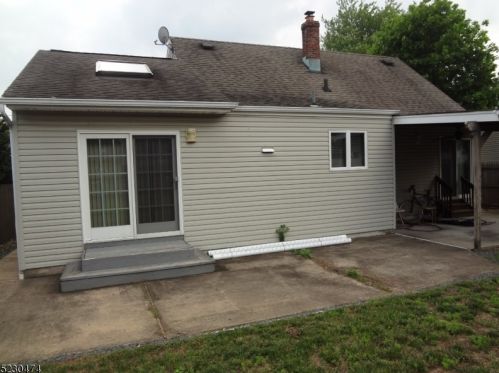 104 Schuyler Dr, Edison NJ  08817-3560 exterior