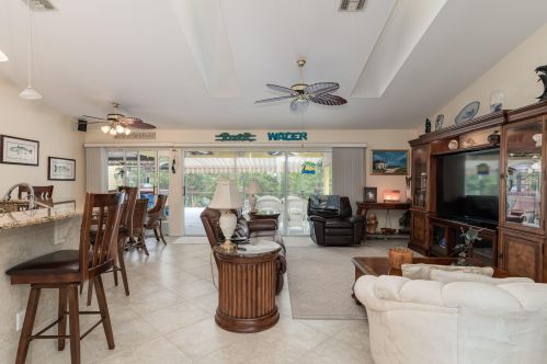 139 Royce Ave, Fort Pierce FL 34983-1238 exterior