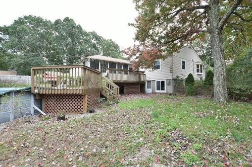 53 Oak Tree Dr, Providence, RI 02919-3092