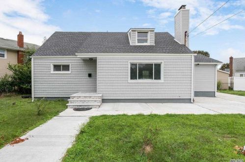 400 Emerson Pl, Valley Stream NY 11580-2805 exterior