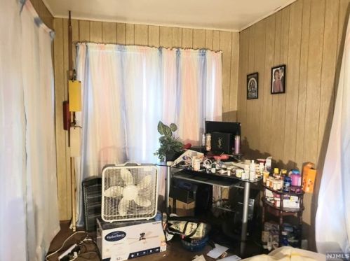 1290 Beaumont Ave, Teaneck NJ 07666-4901 exterior