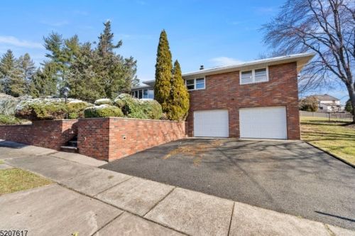 7 Peterson Rd, Paterson, NJ 07512-1929