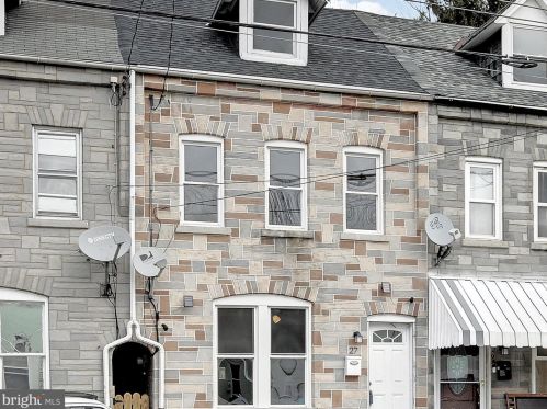 27 New Dorwart St, Lancaster, PA 17603-5245