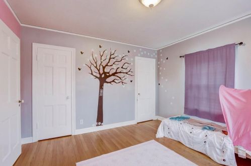 6405 Lk Dr, Milwaukee WI 53217-4229 exterior