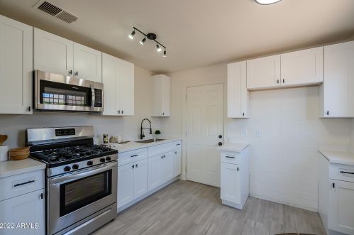 9235 4 Ave, Phoenix AZ 85041-5746 exterior