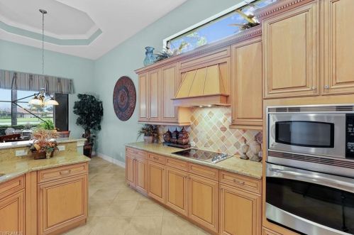 7733 Classics Dr, Naples FL 34113-3043 exterior