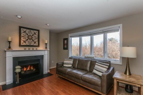 25 Gates Ave, Springfield MA 01118-2302 exterior