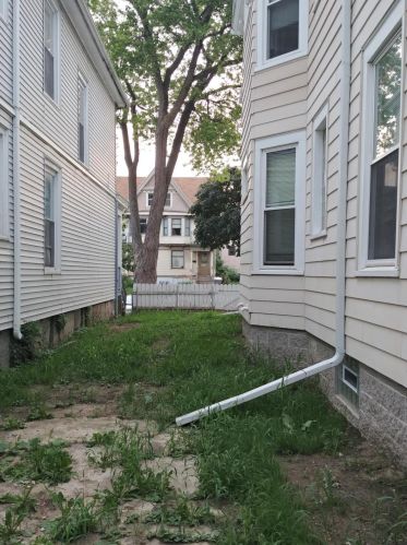 2592 Murray Ave, Milwaukee WI  53211-3924 exterior