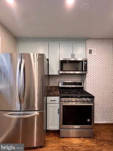 6949 Westhampton Dr, Alexandria VA 22307-1527 exterior